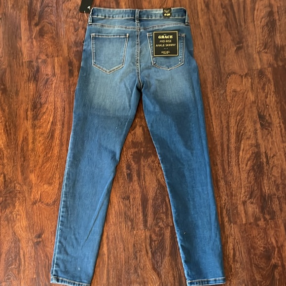 Jeans - Picture 8 of 8